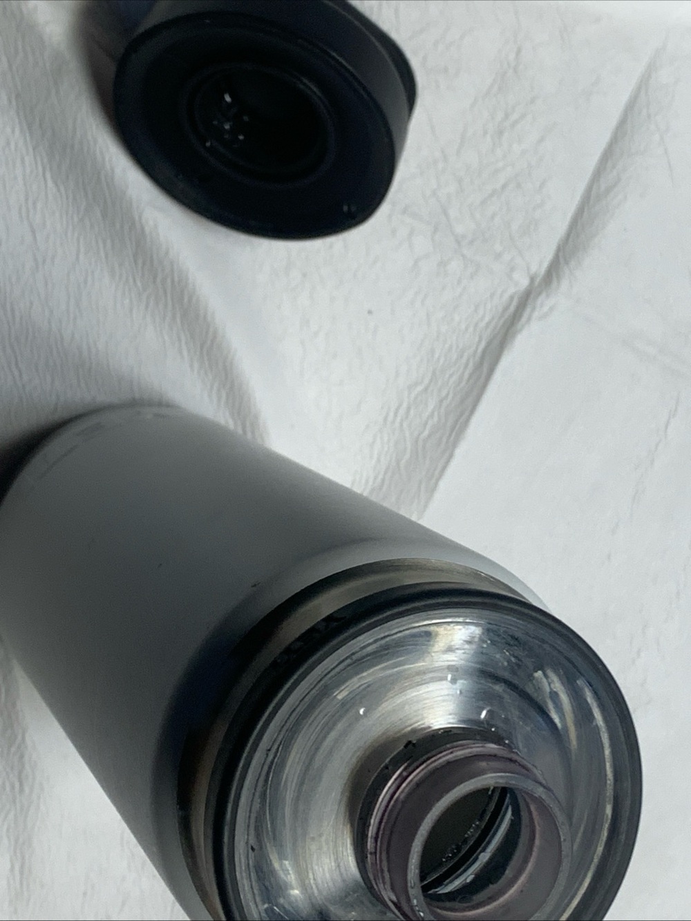 YETI White Insulated Water Bottle with Black Lid 26 oz bottle - Picture 5 of 5